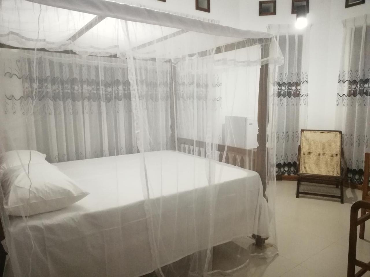 Bed and Breakfast Air Port 5 Minutes Super Clean Upul Negombo Esterno foto