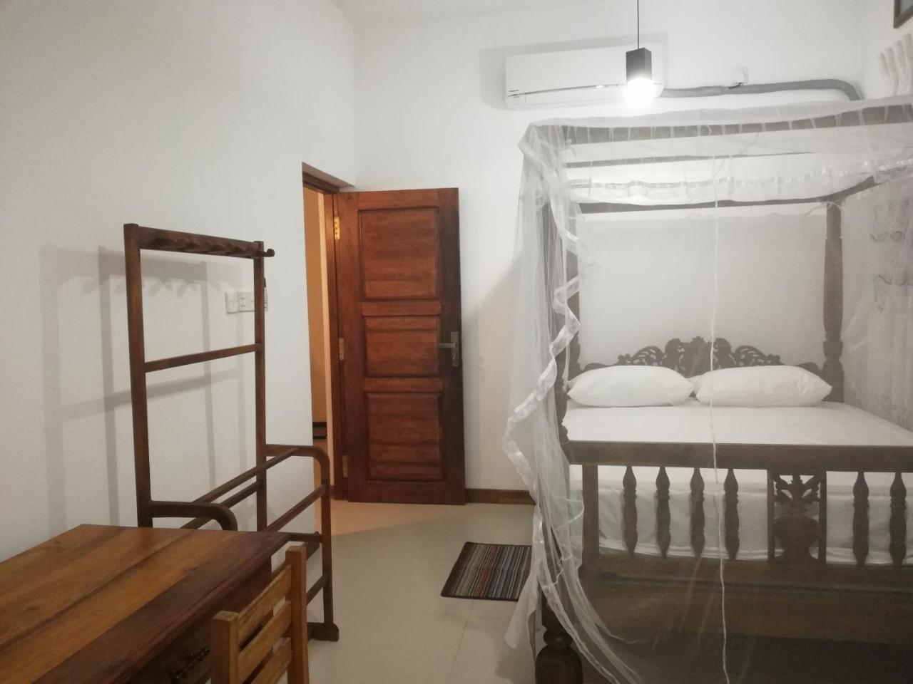 Bed and Breakfast Air Port 5 Minutes Super Clean Upul Negombo Esterno foto