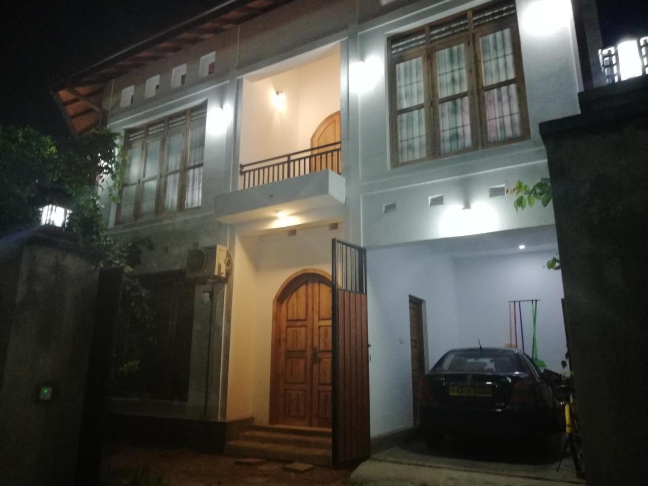 Bed and Breakfast Air Port 5 Minutes Super Clean Upul Negombo Esterno foto