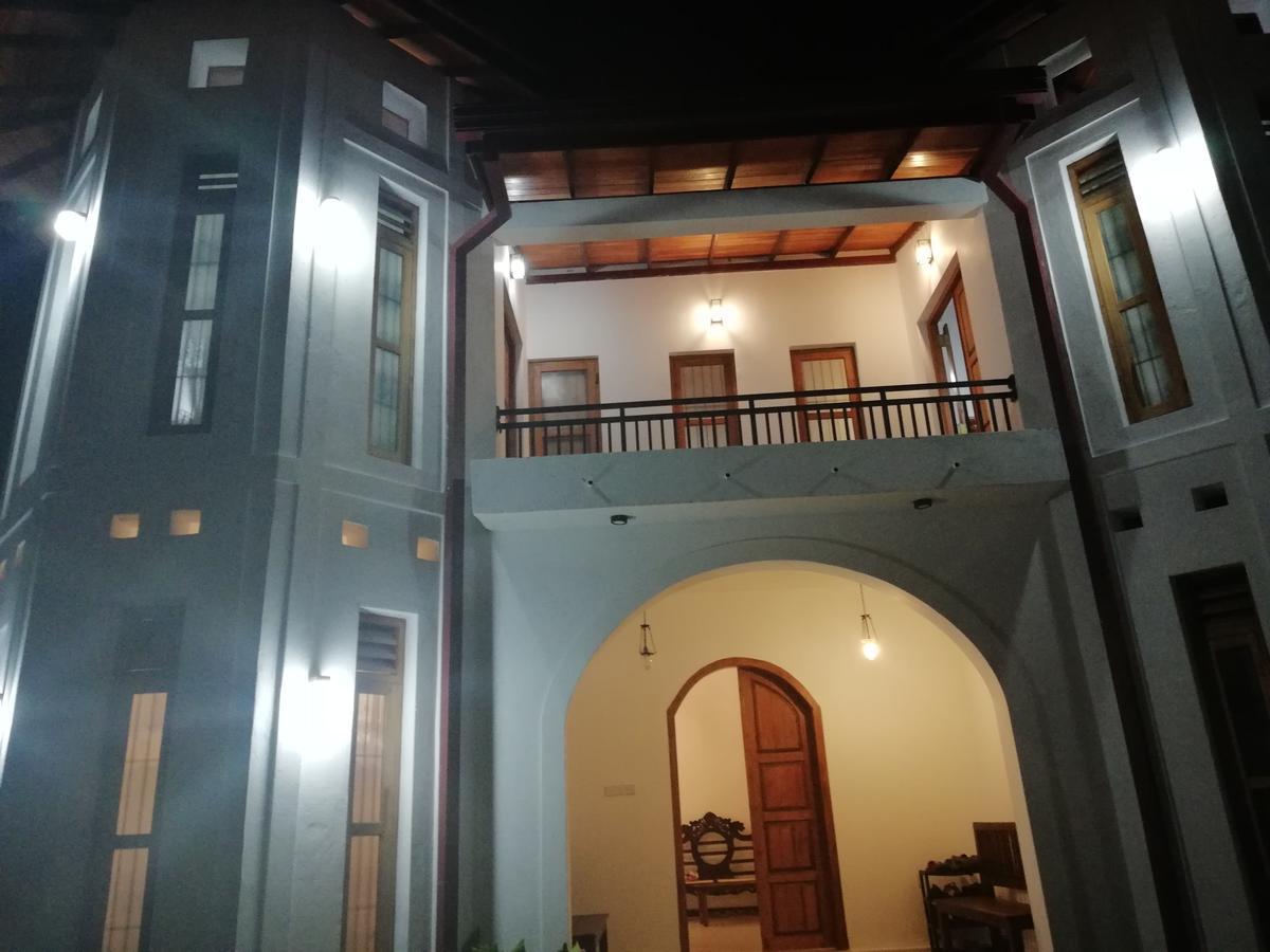 Bed and Breakfast Air Port 5 Minutes Super Clean Upul Negombo Esterno foto