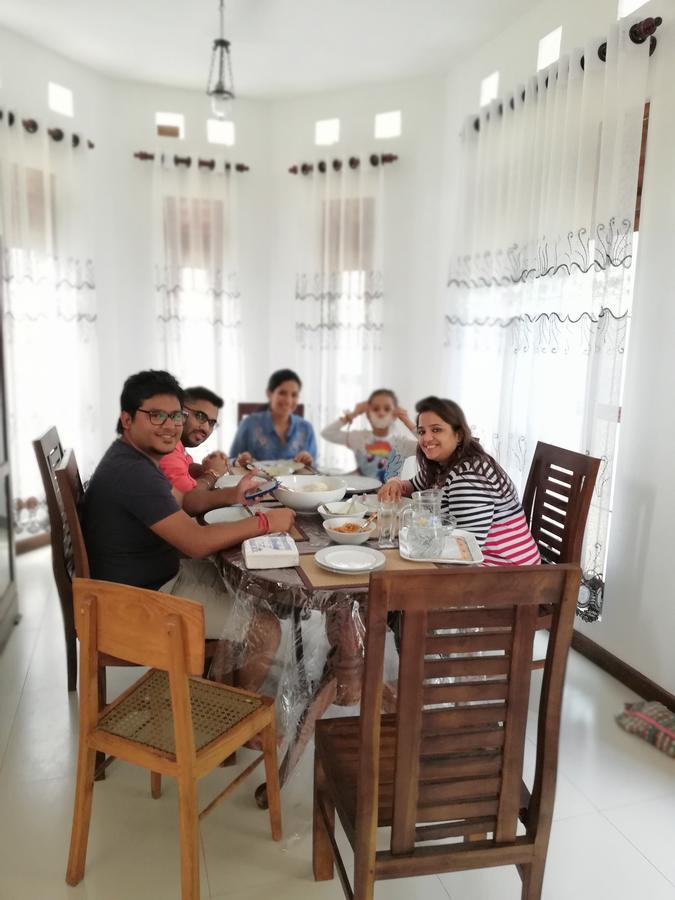 Bed and Breakfast Air Port 5 Minutes Super Clean Upul Negombo Esterno foto
