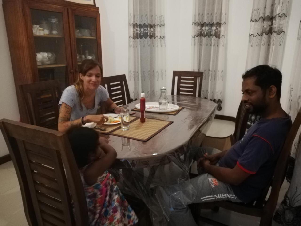 Bed and Breakfast Air Port 5 Minutes Super Clean Upul Negombo Esterno foto