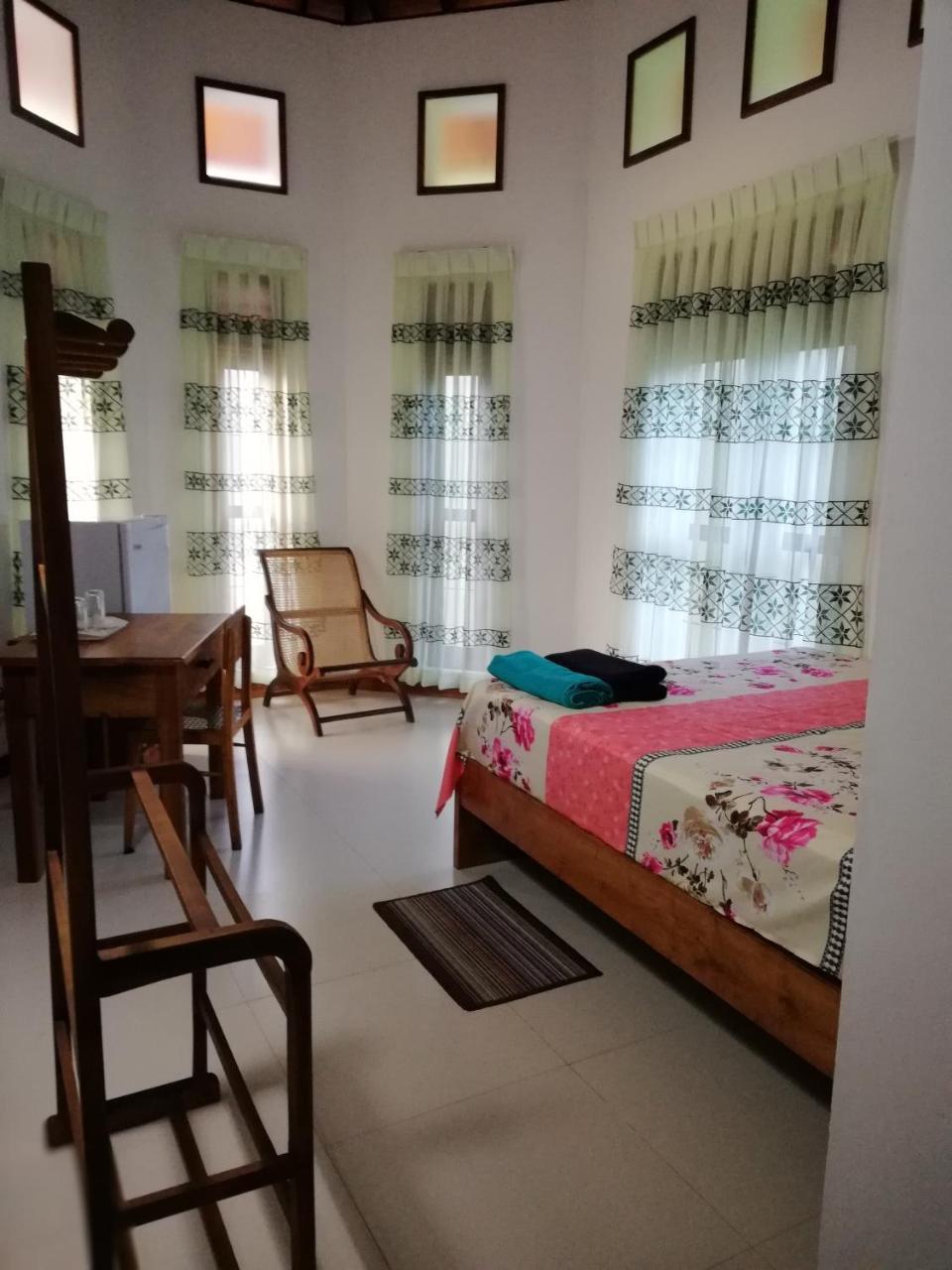 Bed and Breakfast Air Port 5 Minutes Super Clean Upul Negombo Esterno foto